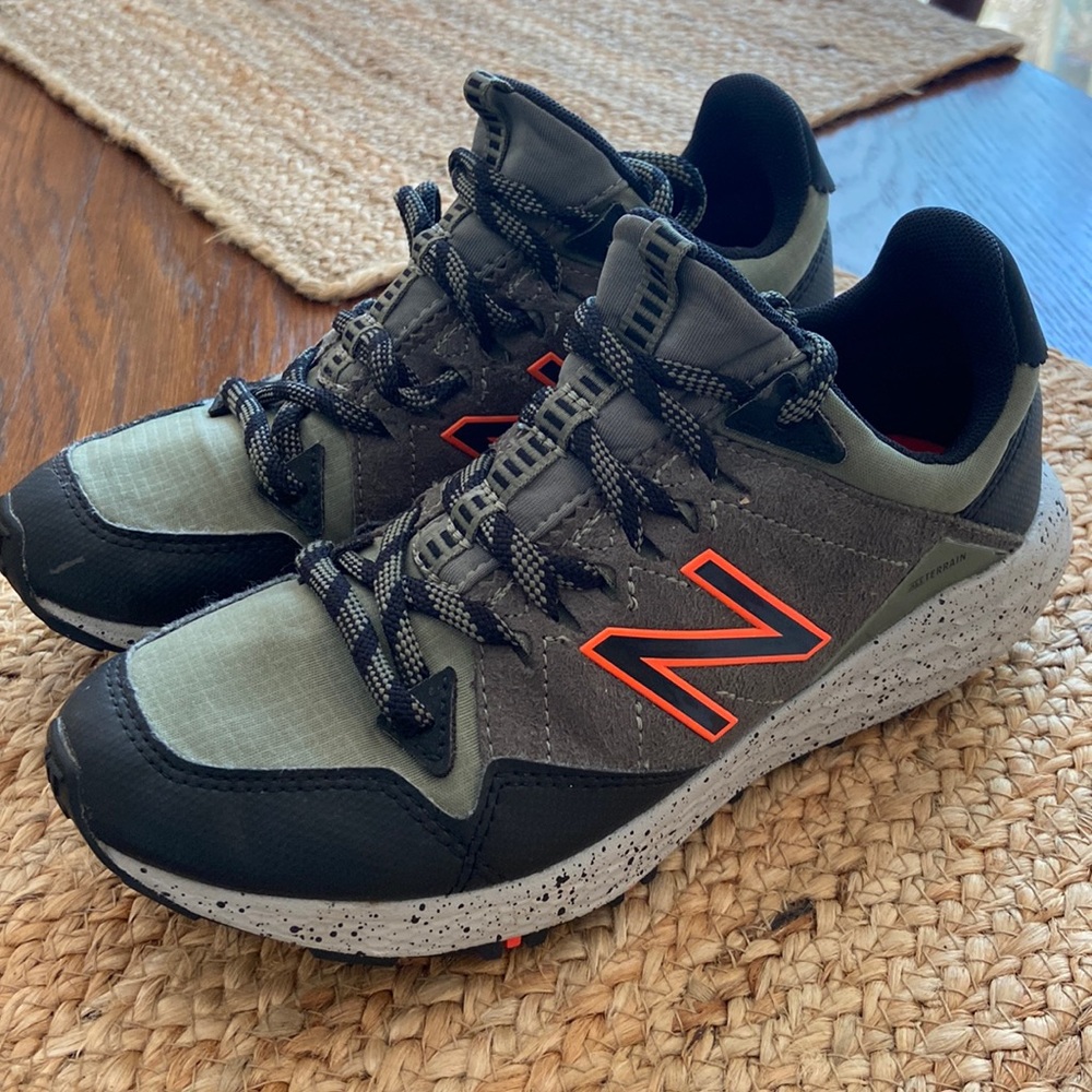 Boys New Balance Camo Sneakers sz 3